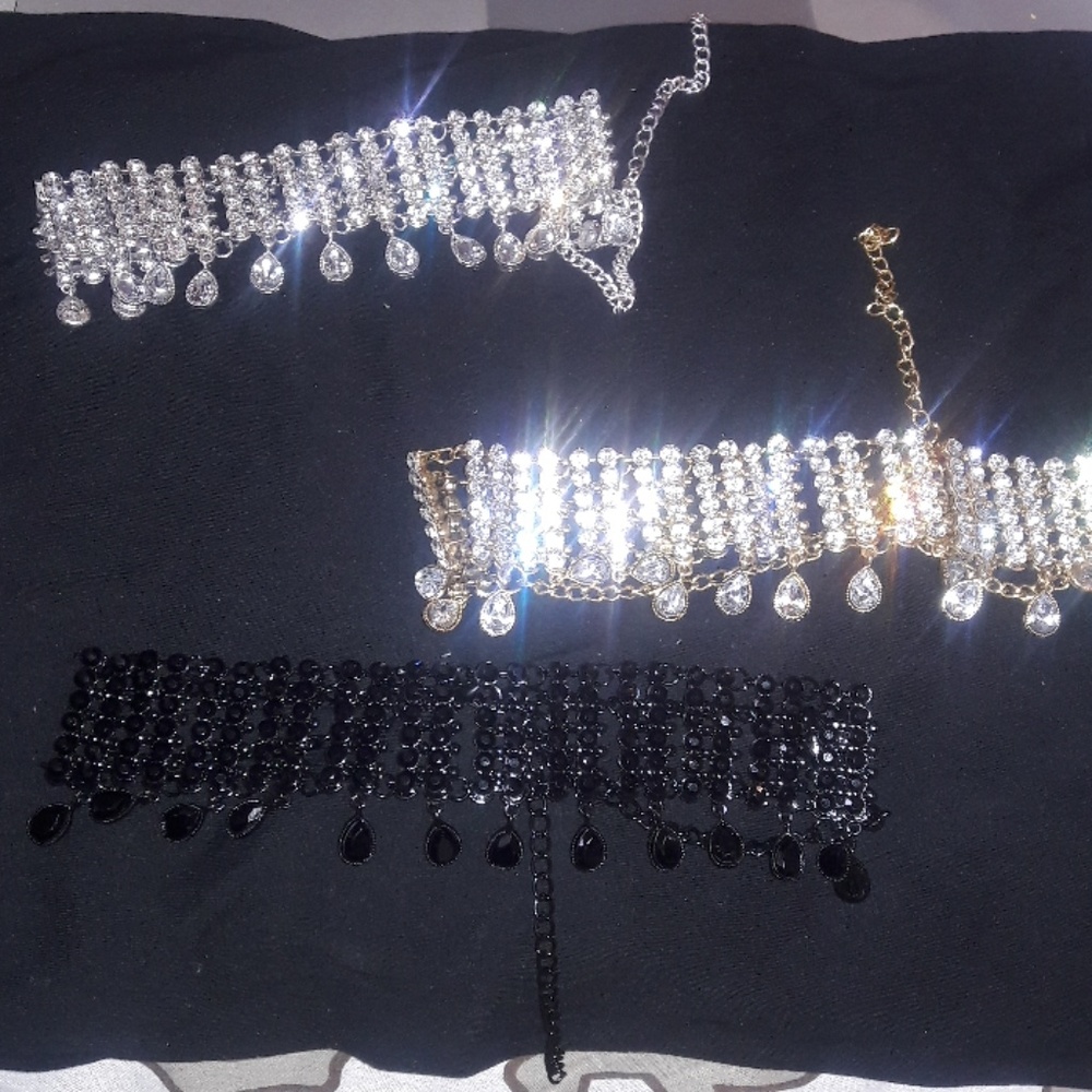 Teardrop choker (sold individually)